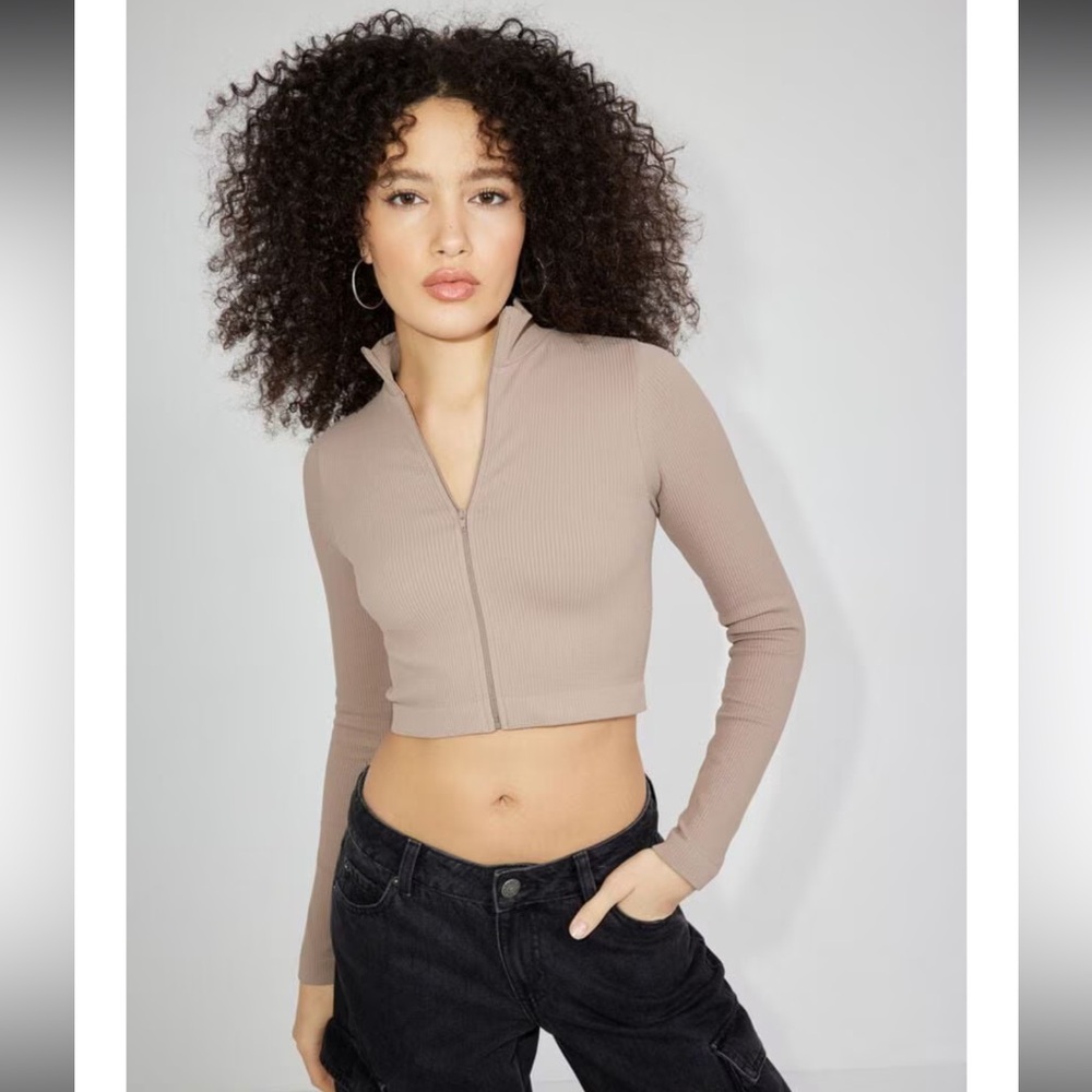 GARAGE Long Sleeve Zip Up Mock Neck Ribbed Cropped Top size medium.